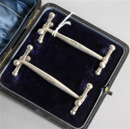A cased pair of silver knife rests, George Howson, Sheffield, 1909/1910, 78mm.